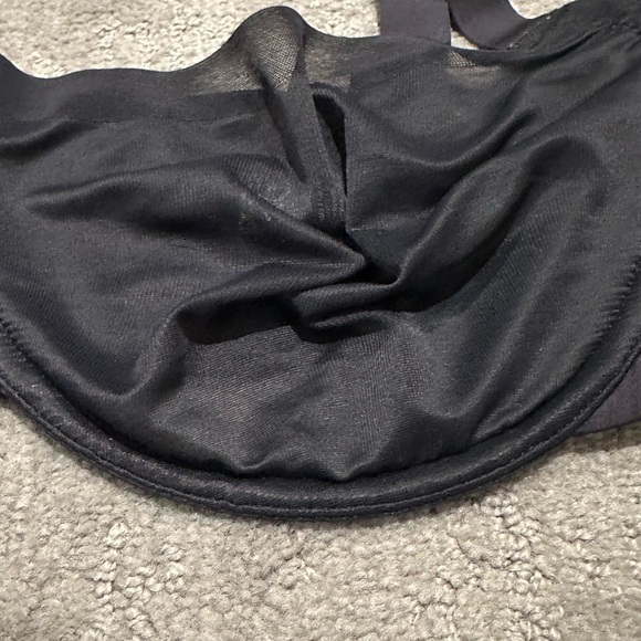 SKIMS No show molded Balconette Underwire Bra - Onyx (black) - 40D - Picture 5 of 6